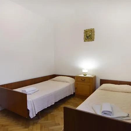 Mit Zwei Schlafzimmern In Strandnaehe By Interhome Apartman
