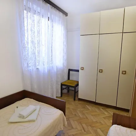 Mit Zwei Schlafzimmern In Strandnaehe By Interhome Apartman Bašanija