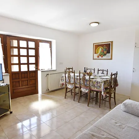 Apartmán Mit Zwei Schlafzimmern In Strandnaehe By Interhome