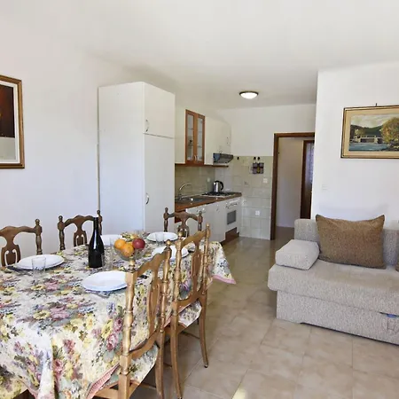 Apartmán Mit Zwei Schlafzimmern In Strandnaehe By Interhome Bašanija