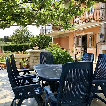 Mit Zwei Schlafzimmern In Strandnaehe By Interhome Apartmán Bašanija
