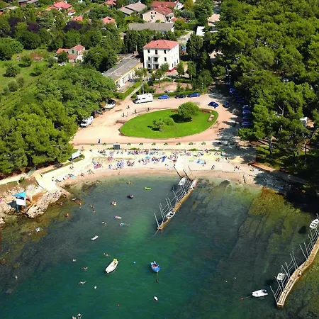 Apartman Mit Zwei Schlafzimmern In Strandnaehe By Interhome Bašanija